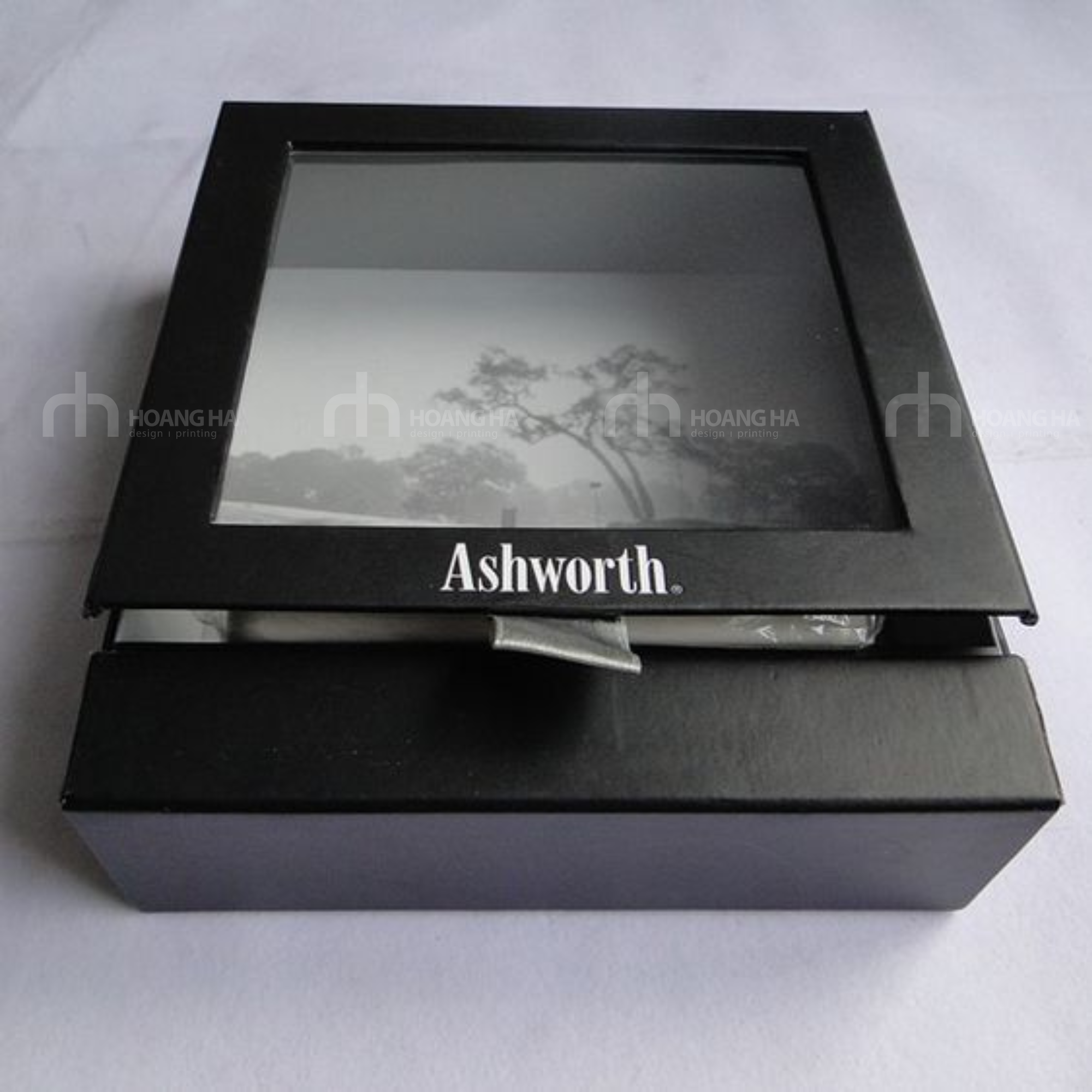 Các mẫu hộp giấy mặt kính tại Quảng cáo Hoàng Hà b3a5784dc68a750f2faf4d05c3f79d52.png